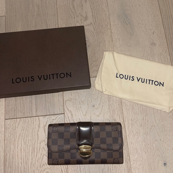 Louis Vuitton Wallet - Picture 2 of 5